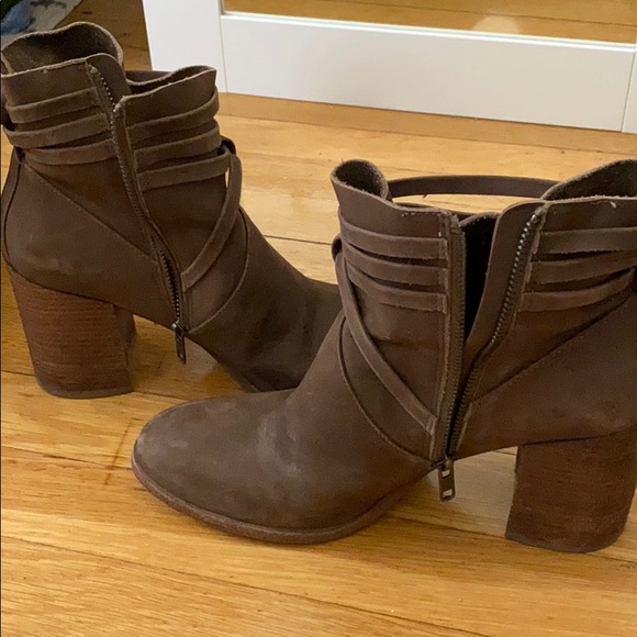 Brown Steve Madden heeled ankle booties size 9 - Picture 3 of 6